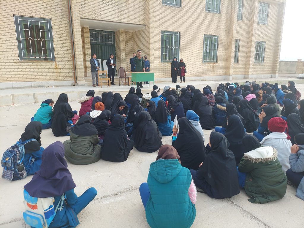 نشست بصیرتی جهاد تبیین در دبیرستان کوثر بخش ممبی برگزار شد