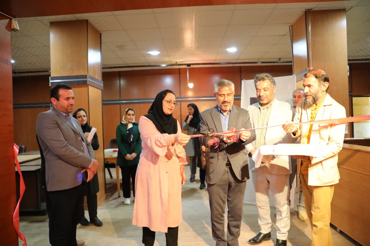 نمایشگاه انفرادی طراحی سیاه قلم مجموعه آثار هاجر طالبی در نگارخانه باران افتتاح شد