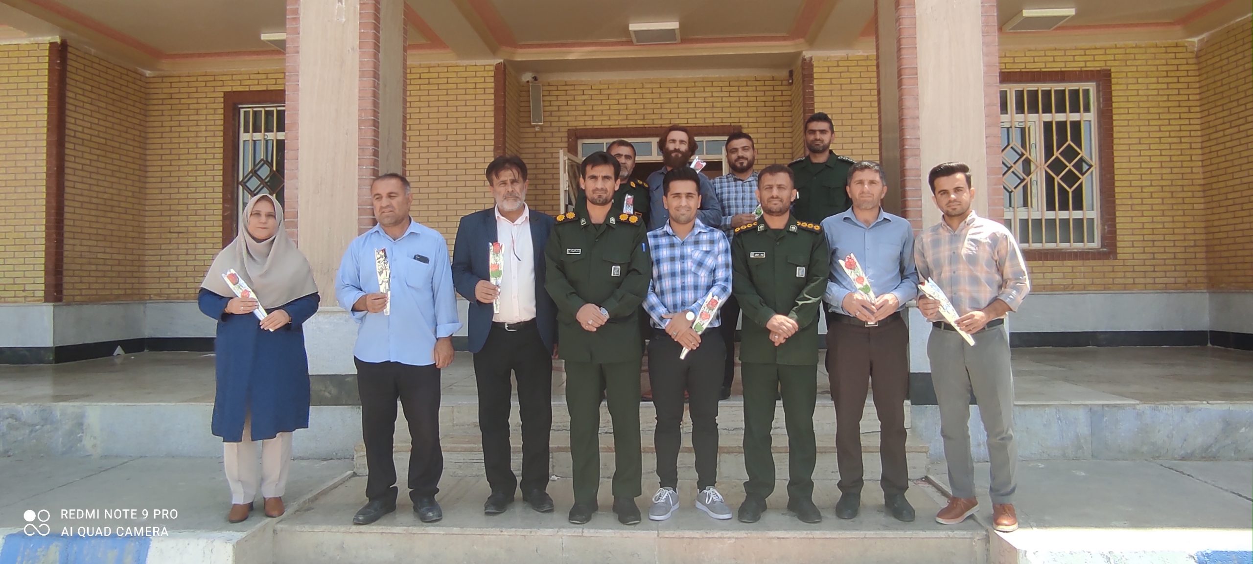 حضور سر زده فرمانده ناحیه مقاومت بسیج شهرستان بهمئی در مدرسه شهید سلیمانی و تبریک روز معلم