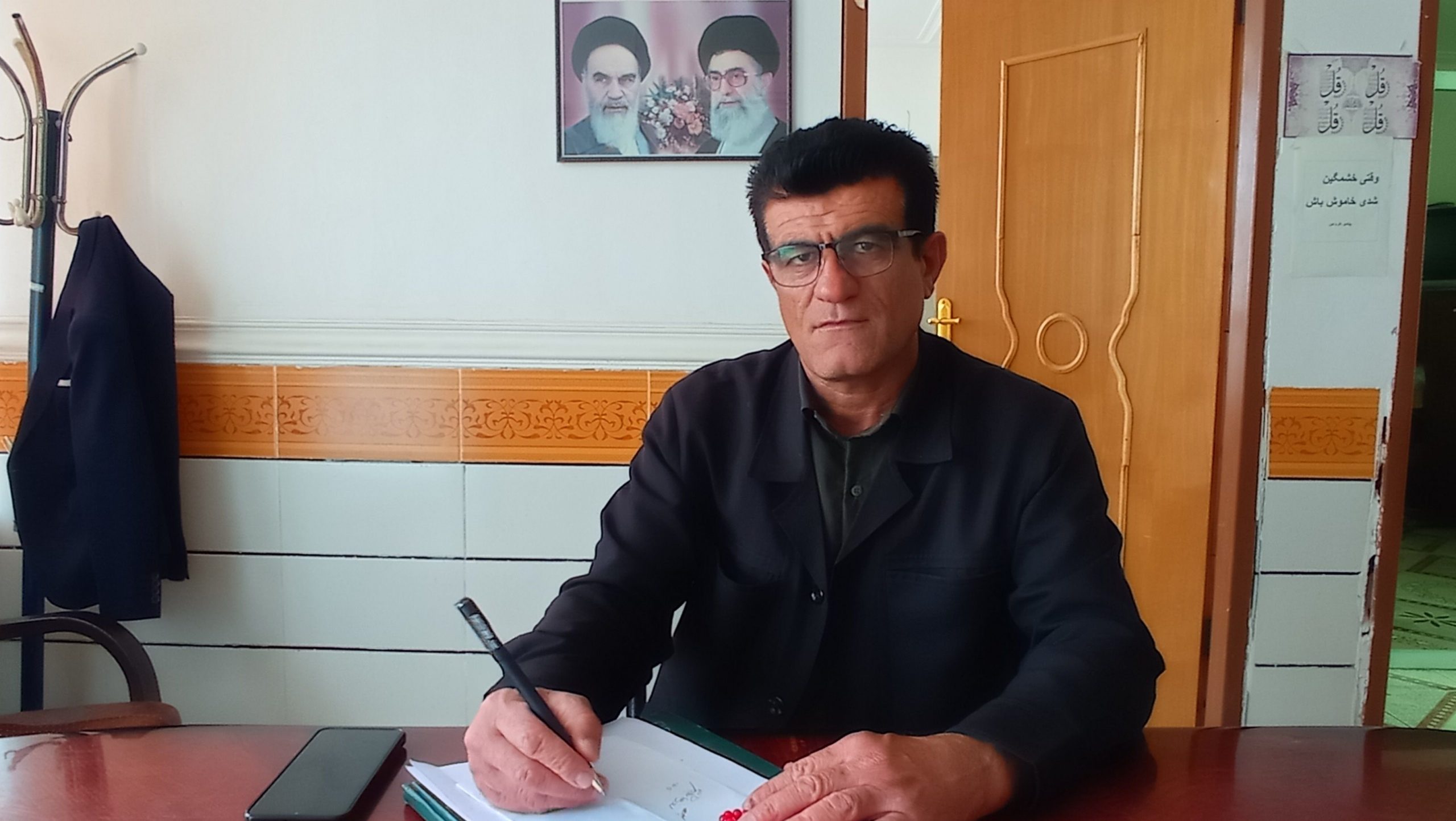 کارگران شایسته تکریمند و متواضعانه از مقام آنان تجلیل می نمایم
