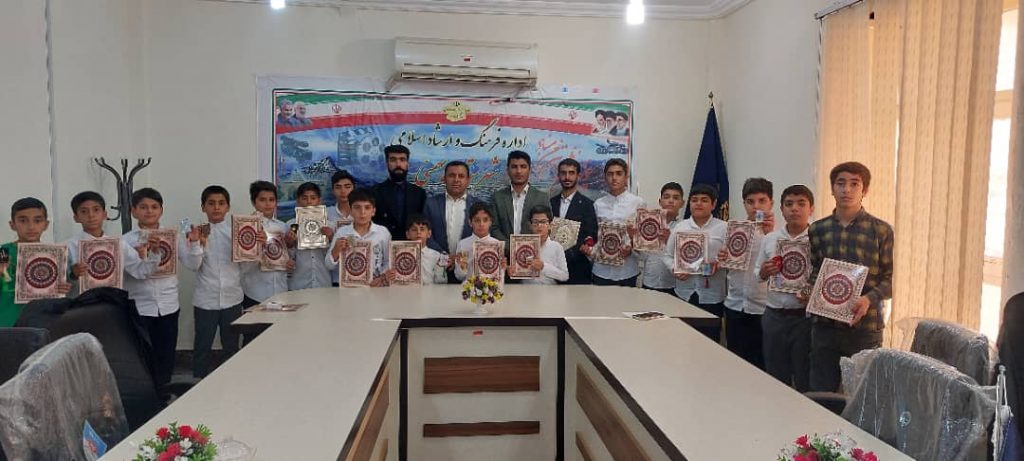نشست گروه قرآنی نورالهدی با رئیس اداره فرهنگ و ارشاد اسلامی